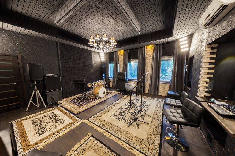 pułapki basowe, adaptacja akustyczna, domowe studio nagrań, akustyka, basstrap, bass trap